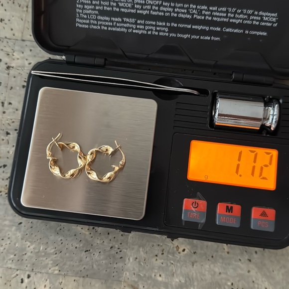 18K Yellow Gold Hoop Earrings - Lightweight - Picture 3 of 6